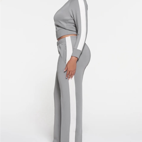 SKIMS Tracksuit - Picture 3 of 4